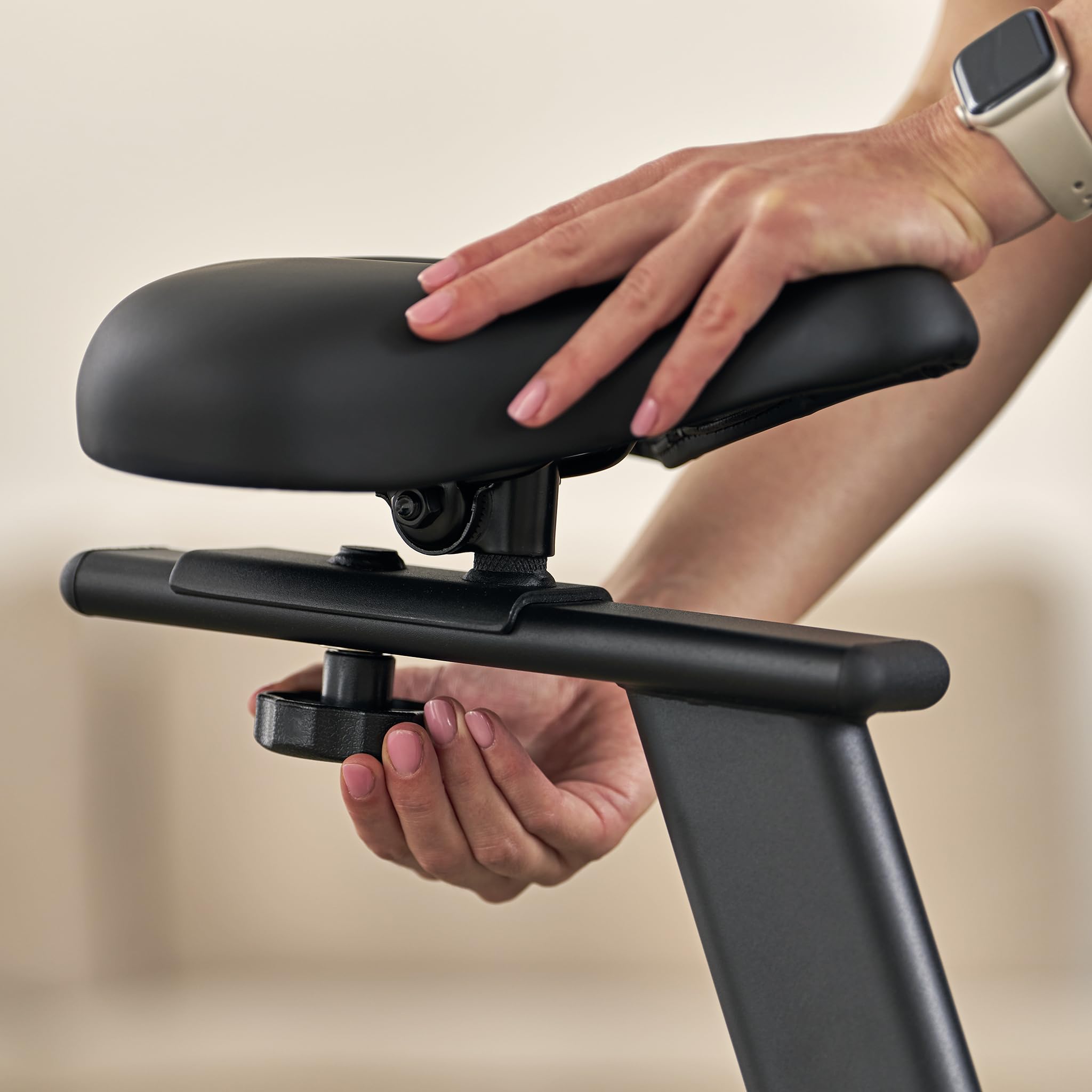 HAMMER Ergometer Cardio XT7 – leiser Heimtrainer für Zuhause mit tiefem Einstieg, App Kompatibel mit Kinomap, 8 kg Schwungmassensystem, 24 Programme, Hometrainer Fahrrad bis 130 kg